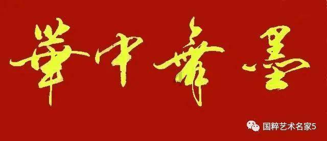 吃早餐的精致女孩